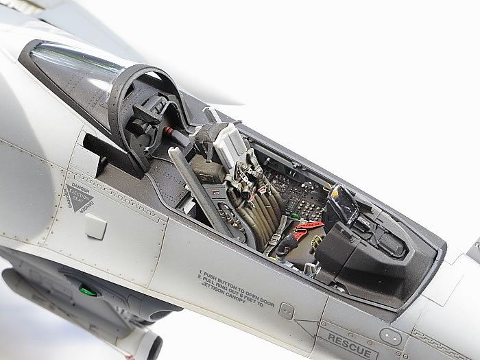 Tamiya 1/32 F-16CJ by Steve Pritchard