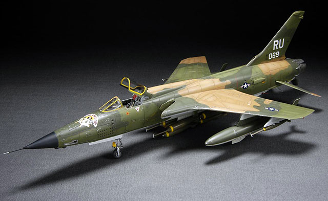 Republic F-105D Thunderchief by Louis Chang (Revell 1/48)
