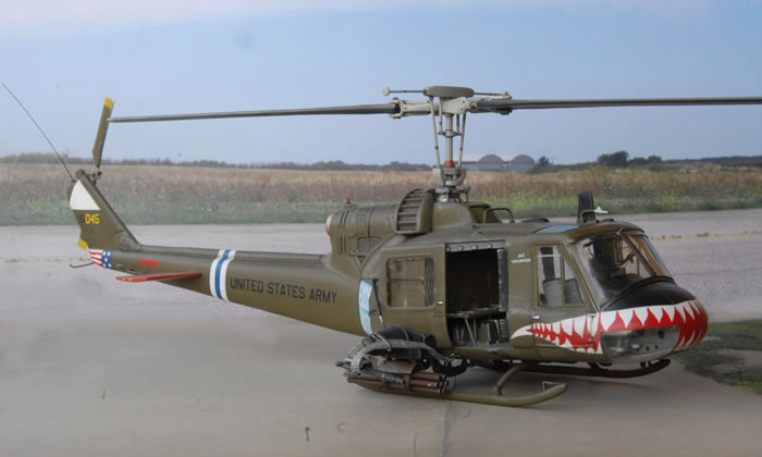 UH-1 Iroquois Huey easy rider shark mouth finished 1/48 Easy model helicopter 